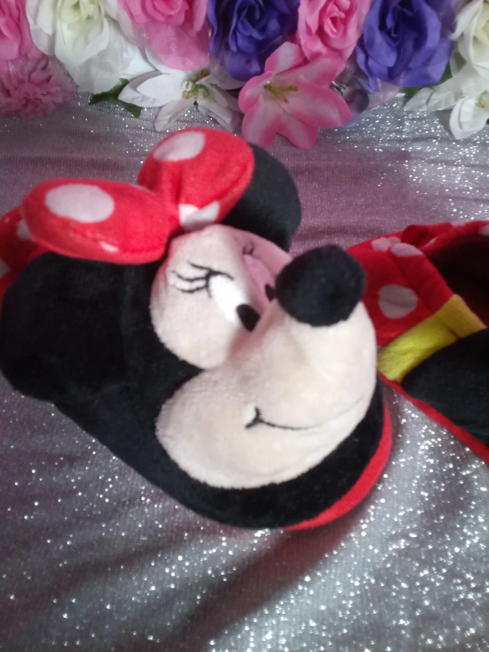 Disney Minnie Mouse Red White Black Plush Slippers